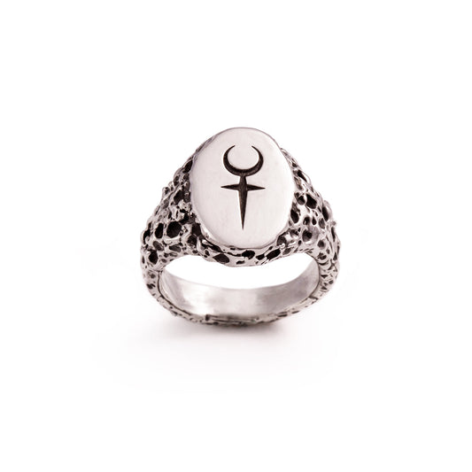 Size 8 Lilith Lunar Signet Ring